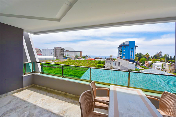 1+1 möblierte Wohnung in einem neuen Komplex im Stadtteil Kargicak