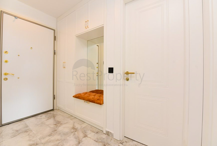 1+1 möblierte Wohnung in einem neuen Komplex im Stadtteil Kargicak