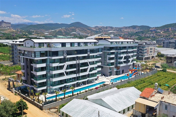 1+1 möblierte Wohnung in einem neuen Komplex im Stadtteil Kargicak