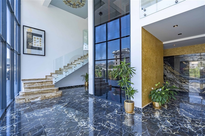 1+1 möblierte Wohnung in einem neuen Komplex im Stadtteil Kargicak