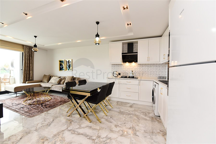 1+1 möblierte Wohnung in einem neuen Komplex im Stadtteil Kargicak