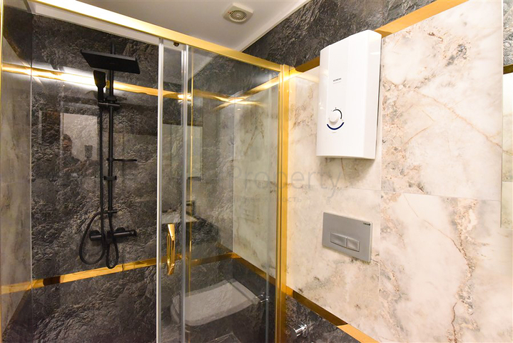 1+1 möblierte Wohnung in einem neuen Komplex im Stadtteil Kargicak