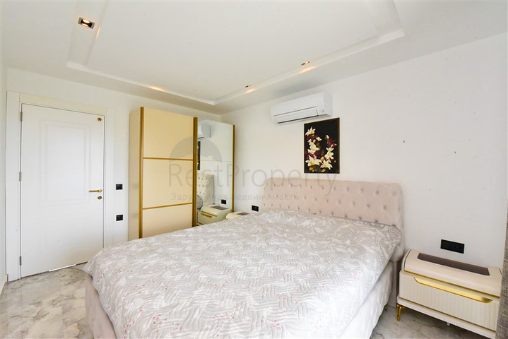 1+1 möblierte Wohnung in einem neuen Komplex im Stadtteil Kargicak