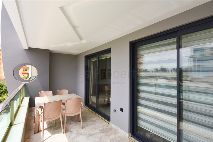 1+1 möblierte Wohnung in einem neuen Komplex im Stadtteil Kargicak