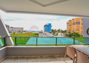 1+1 möblierte Wohnung in einem neuen Komplex im Stadtteil Kargicak