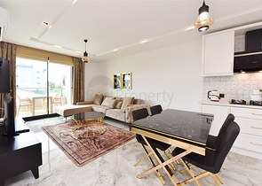 1+1 möblierte Wohnung in einem neuen Komplex im Stadtteil Kargicak