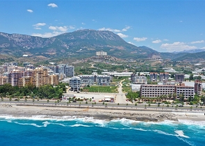 1+1 möblierte Wohnung in einem neuen Komplex im Stadtteil Kargicak