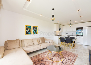 1+1 möblierte Wohnung in einem neuen Komplex im Stadtteil Kargicak