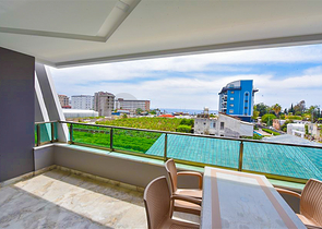 1+1 möblierte Wohnung in einem neuen Komplex im Stadtteil Kargicak