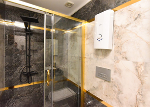 1+1 möblierte Wohnung in einem neuen Komplex im Stadtteil Kargicak