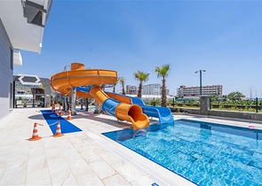 1+1 möblierte Wohnung in einem neuen Komplex im Stadtteil Kargicak