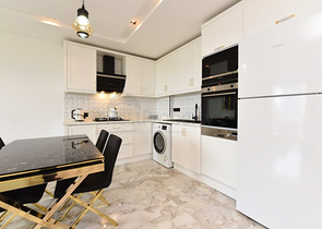 1+1 möblierte Wohnung in einem neuen Komplex im Stadtteil Kargicak