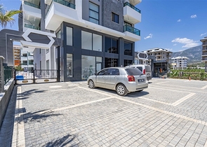 1+1 möblierte Wohnung in einem neuen Komplex im Stadtteil Kargicak