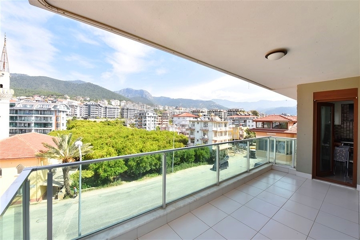 4+1 Penthouse mit separater Küche im Stadtteil Oba