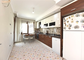 4+1 Penthouse mit separater Küche im Stadtteil Oba