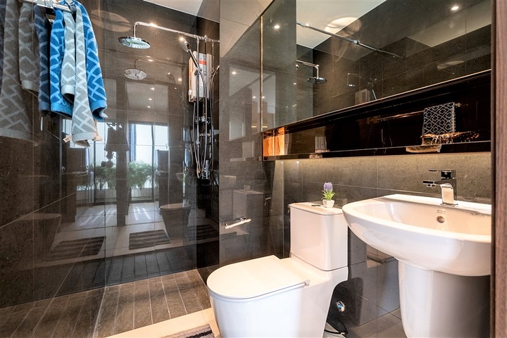 Moderne Eigentumswohnung in der Nähe von Nayang Beach