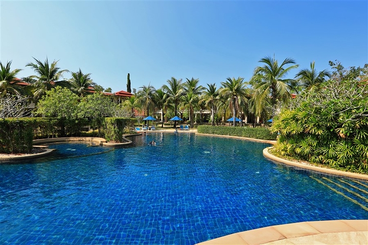 Duplex-Villa mit drei Schlafzimmern in einem neuen Komplex