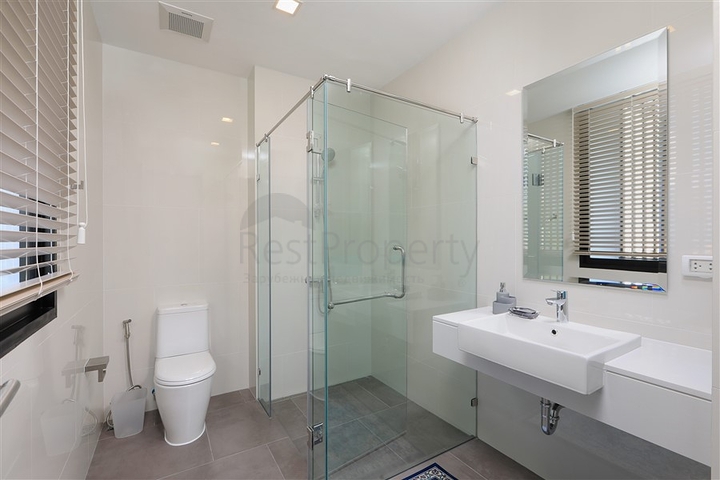 Duplex-Villa mit drei Schlafzimmern in einem neuen Komplex