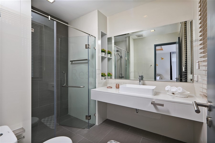 Duplex-Villa mit drei Schlafzimmern in einem neuen Komplex