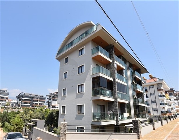 Geräumige 2+1 Maisonette in der Nähe von Beide