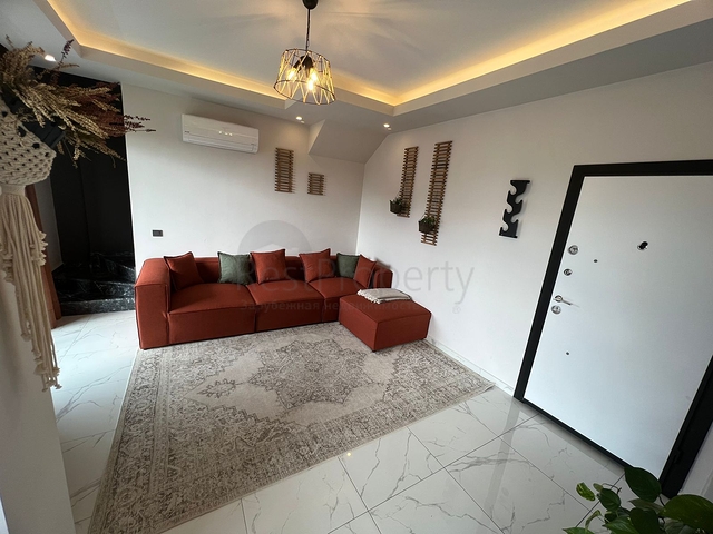 Geräumige 2+1 Maisonette in der Nähe von Beide