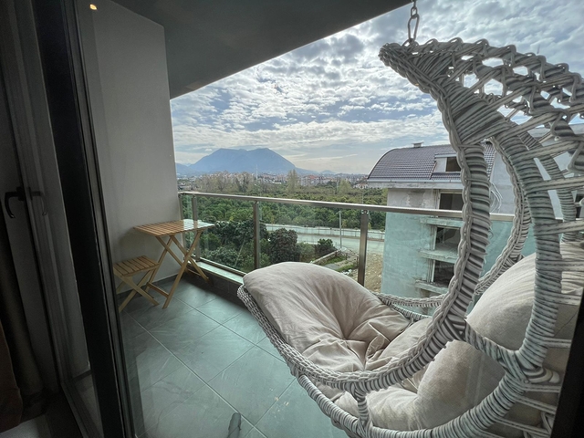 Geräumige 2+1 Maisonette in der Nähe von Beide