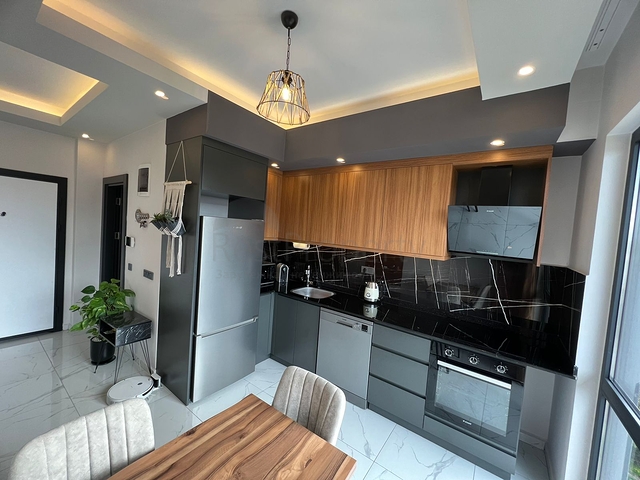 Geräumige 2+1 Maisonette in der Nähe von Beide