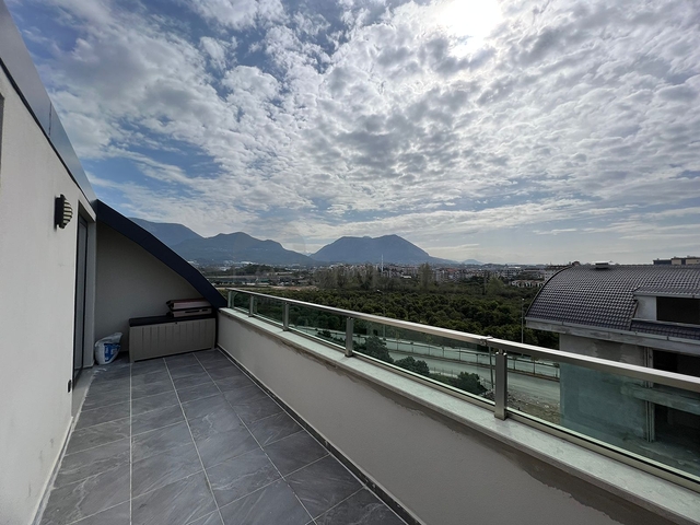 Geräumige 2+1 Maisonette in der Nähe von Beide