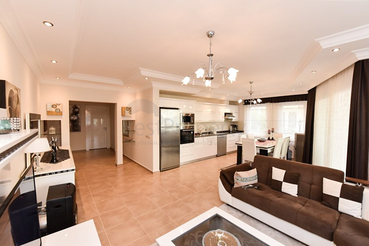 Geräumige 2+1-Wohnung nur 150 m vom Meer entfernt in der Nähe von Oba