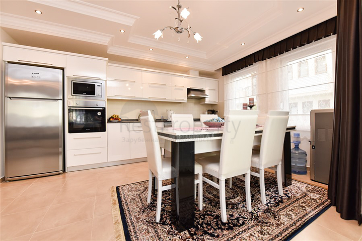 Geräumige 2+1-Wohnung nur 150 m vom Meer entfernt in der Nähe von Oba