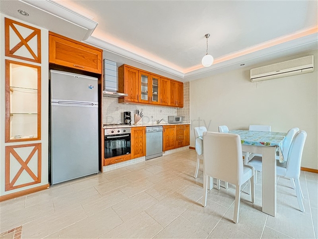 Wohnung mit 2+1 Grundriss im Stadtteil Mahmutlar 50 m vom Meer entfernt