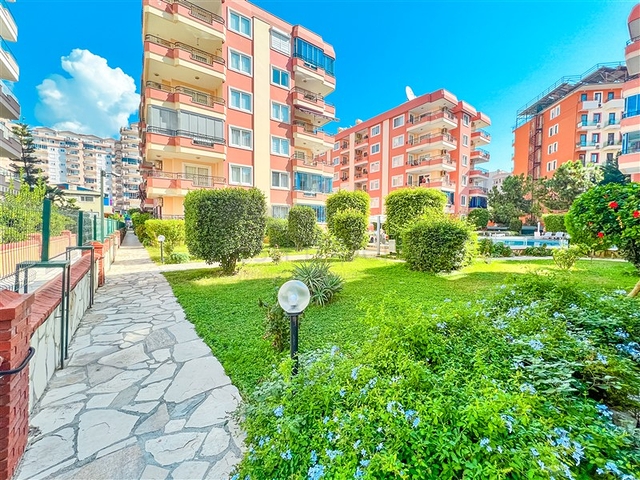 Wohnung mit 2+1 Grundriss im Stadtteil Mahmutlar 50 m vom Meer entfernt