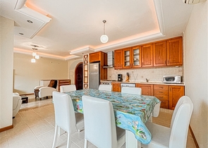 Wohnung mit 2+1 Grundriss im Stadtteil Mahmutlar 50 m vom Meer entfernt