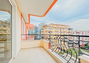 Wohnung mit 2+1 Grundriss im Stadtteil Mahmutlar 50 m vom Meer entfernt