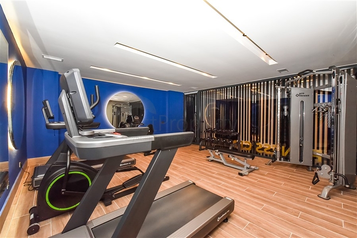 1+1 in einem Komplex von einem hochwertigen Entwickler