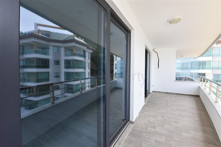 3+1 Penthouse im Stadtteil Kargicak mit der Möglichkeit, die türkische Staatsbürgerschaft zu erhalten