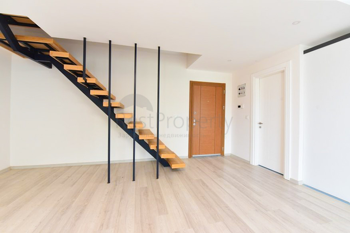 3+1 Penthouse im Stadtteil Kargicak mit der Möglichkeit, die türkische Staatsbürgerschaft zu erhalten