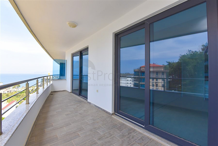 3+1 Penthouse im Stadtteil Kargicak mit der Möglichkeit, die türkische Staatsbürgerschaft zu erhalten