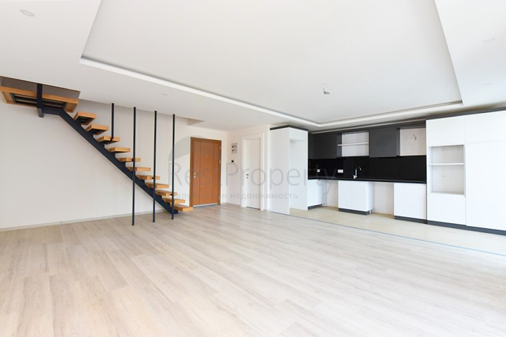 3+1 Penthouse im Stadtteil Kargicak mit der Möglichkeit, die türkische Staatsbürgerschaft zu erhalten