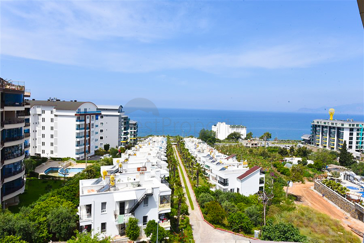 3+1 Penthouse im Stadtteil Kargicak mit der Möglichkeit, die türkische Staatsbürgerschaft zu erhalten