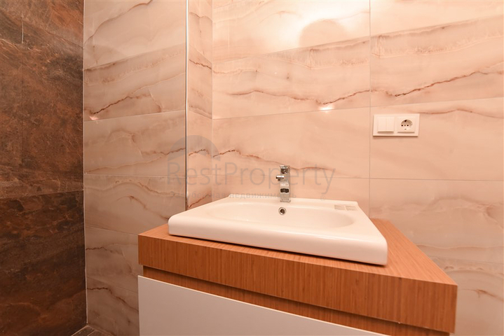 3+1 Penthouse im Stadtteil Kargicak mit der Möglichkeit, die türkische Staatsbürgerschaft zu erhalten