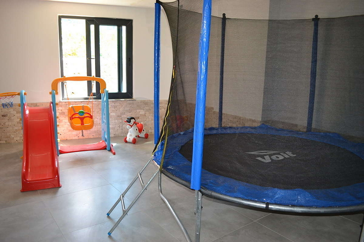 3+1 Penthouse im Stadtteil Kargicak mit der Möglichkeit, die türkische Staatsbürgerschaft zu erhalten