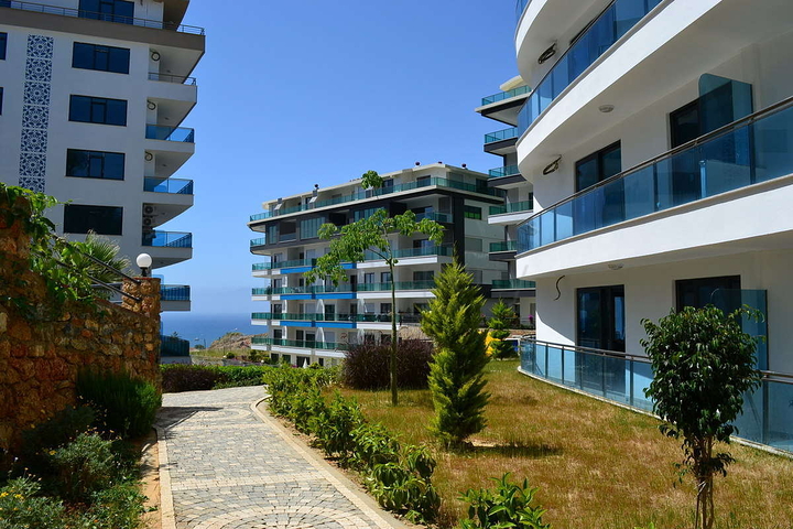 3+1 Penthouse im Stadtteil Kargicak mit der Möglichkeit, die türkische Staatsbürgerschaft zu erhalten