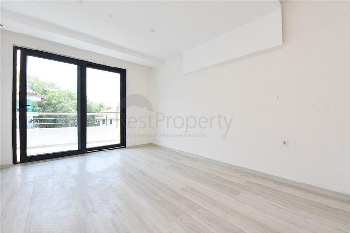 3+1 Penthouse im Stadtteil Kargicak mit der Möglichkeit, die türkische Staatsbürgerschaft zu erhalten