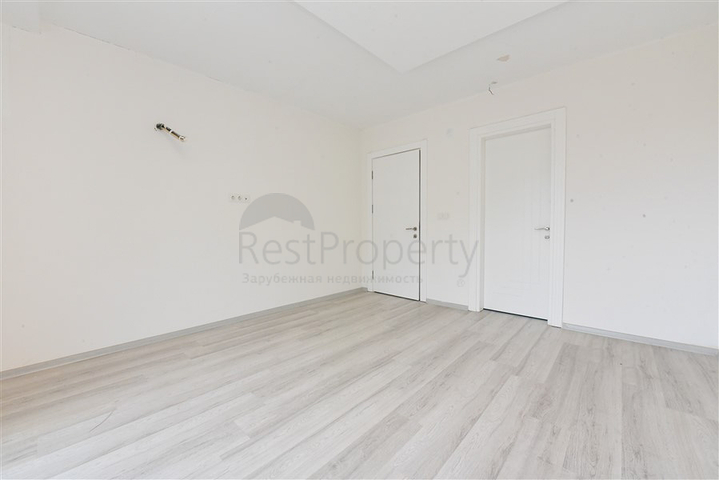 3+1 Penthouse im Stadtteil Kargicak mit der Möglichkeit, die türkische Staatsbürgerschaft zu erhalten