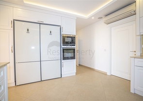 Geräumige zweistöckige Villa mit Panoramablick auf das Mittelmeer