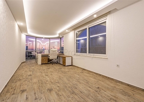 Geräumige zweistöckige Villa mit Panoramablick auf das Mittelmeer