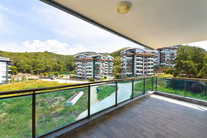 2+1 Apartment in der malerischen Gegend von Kargicak, nur 300 m vom Meer entfernt