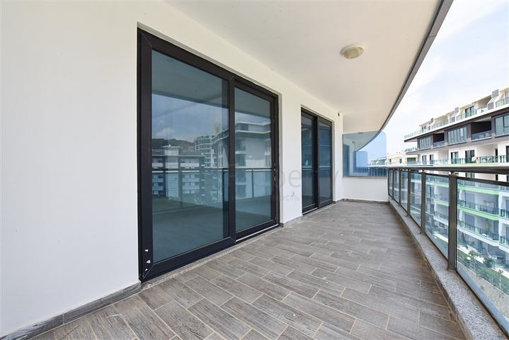 2+1 Apartment in der malerischen Gegend von Kargicak, nur 300 m vom Meer entfernt