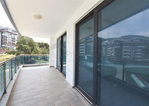 2+1 Apartment in der malerischen Gegend von Kargicak, nur 300 m vom Meer entfernt